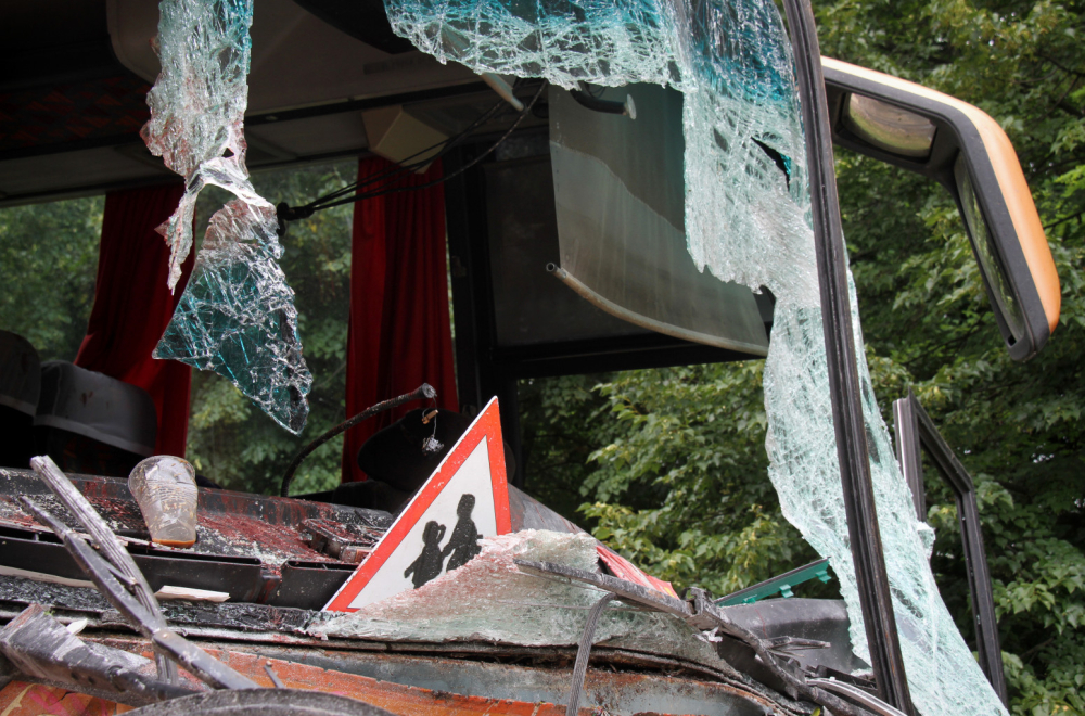 Strašna nesreća u Ugandi: Vozač izgubio kontrolu, autobus pun dece sleteo s puta; Veliki broj mrtvih FOTO